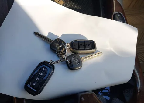 2006 Toyota Sequoia Limited V8 z USA, uszkodzony, nr VIN 5TDBT48A56S261599